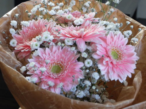 ガーベラの色や花束の作り方を紹介 自宅に飾る時のアイディアも お花選びのコンシェルジュ