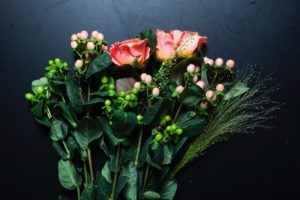 お花屋さんの人気者 ヒペリカムには何を合わせる お花選びのコンシェルジュ