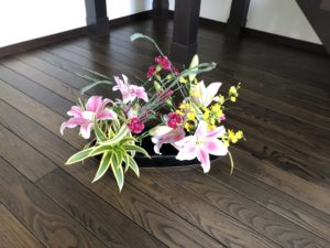ユリを活け替える
