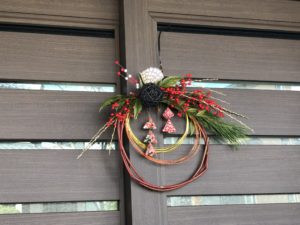 手作りのお正月用リース　〈生花を使う仕上げ編〉