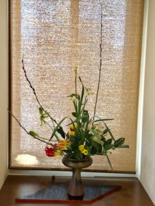 迎春花としても使えそうな今週の定期配達のお花