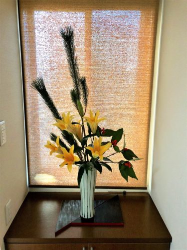 お正月用生け花 玄関編 花材と花瓶と生け方について お花選びのコンシェルジュ