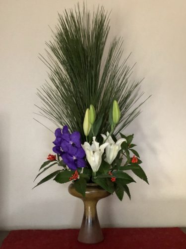 お正月用生け花 リビング編 花材と花器と生け方について お花選びのコンシェルジュ