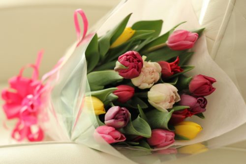 卒業式に贈る花 先生 先輩への花束や花一輪のプレゼントに迷ったら お花選びのコンシェルジュ