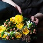 花束はラッピングでこんなにも変わる!色を変えて検証します。