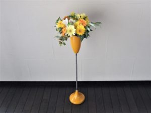 人気のお花、ガーベラの飾り方。花瓶の代用品はおしゃれなスタンド灰皿