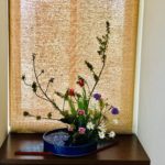 今週もつぼみ付きの枝物。メインのお花は春を代表するチューリップ！