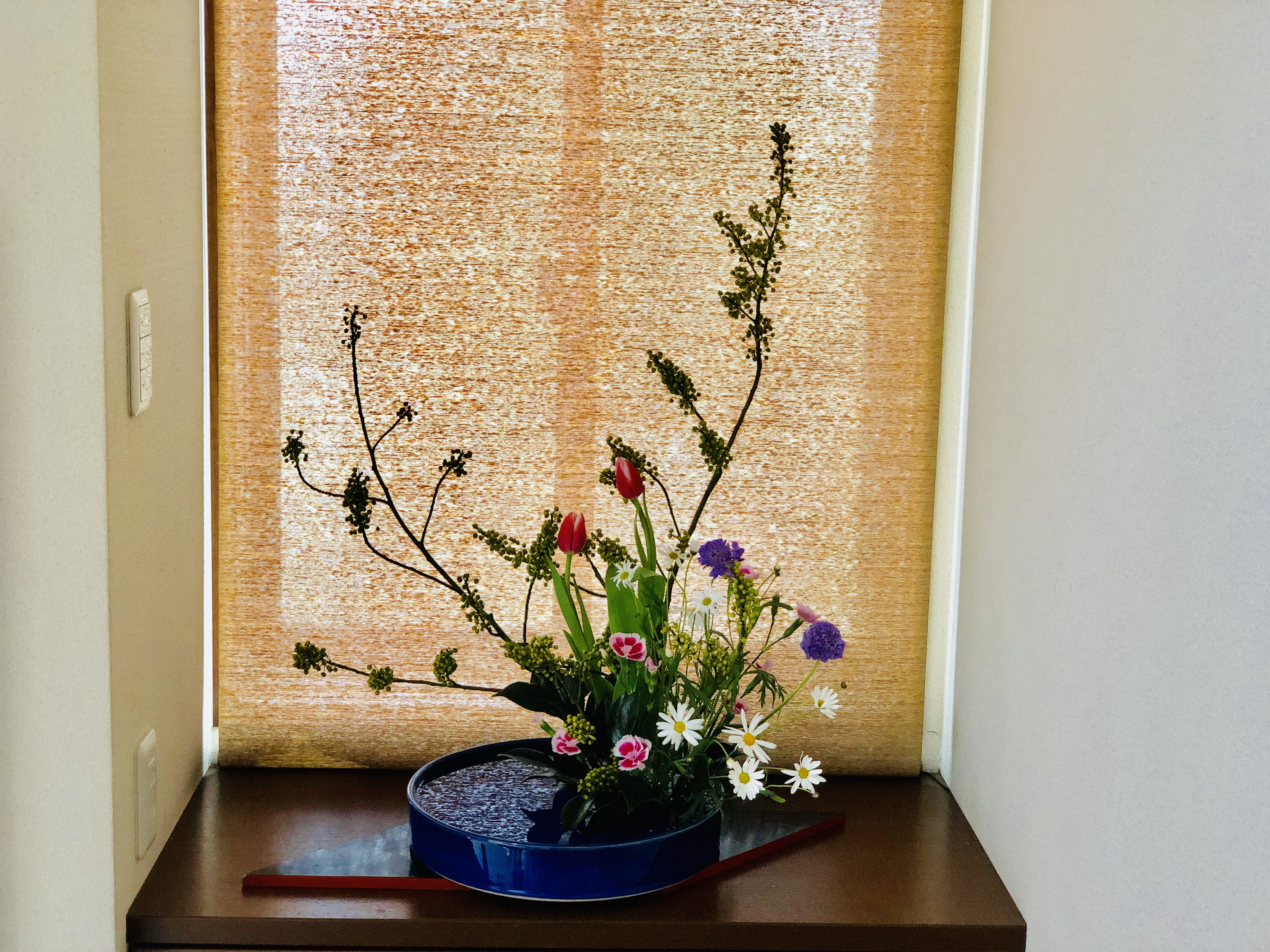 今週もつぼみ付きの枝物。メインのお花は春を代表するチューリップ！ | お花選びのコンシェルジュ