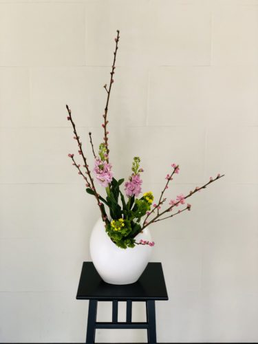 3月3日はひな祭り 桃の花を使った生け花 お花選びのコンシェルジュ