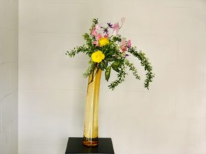 春といえばこのお花を活けたい。ピンク、白、黄色、紫で春爛漫！