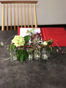 来客時におすすめのテーブルに飾るお花