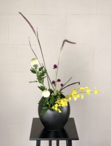 お月見を意識した生け花