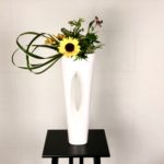 ひまわりと秋のお花を組み合わせた生け花