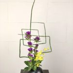 創作意欲の湧く花材 トクサを使った生け花