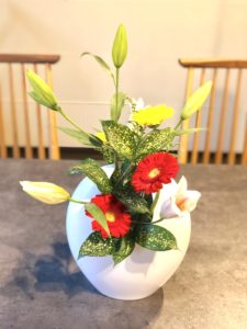テーブルに飾る花　