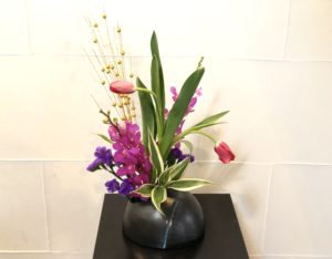 クリスマスを意識した生け花