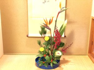 お正月用生け花 床の間や和室に 〈水盤に活ける〉