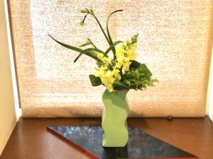 2020年の初生け　寒さの似合う春らしい花材