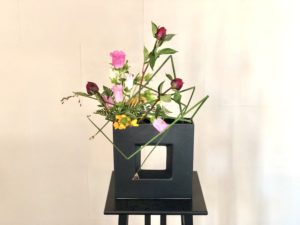 大好きなお花、シャクヤクを使った初夏の生け花