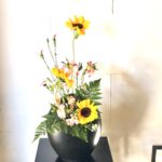 夏のお花といえばコレ!ひまわりを使った生け花
