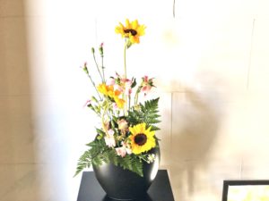 夏のお花といえばコレ！ひまわりを使った生け花