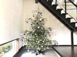 IKEAのもみの木でクリスマスツリー、2020年。おすすめオーナメントや飾り方