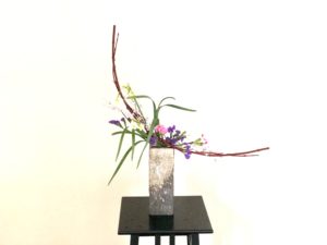 クリスマスの生け花を和風なお花で。