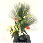 お正月花 大王松と百合や蘭で華やかなアレンジメント風生け花