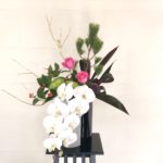 お正月花 花瓶に活けた、リビングにおすすめスタイリッシュな生け花