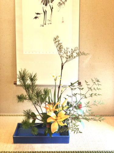 お正月花 和室におすすめの正統派な盛花 | お花選びのコンシェルジュ