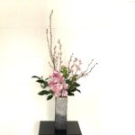 桜が満開の生け花!作品を活け替える