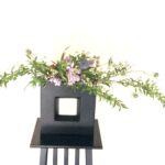 曲線の生け花 大好きな春の花、こでまりを使って