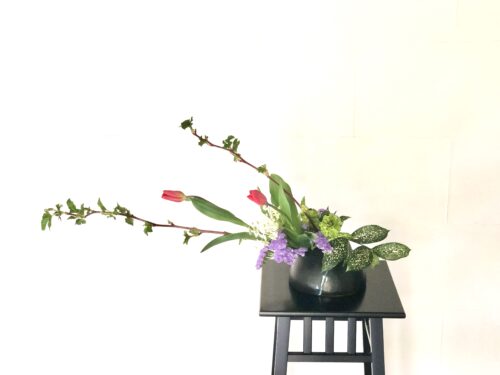 スターチスとレースフラワーを入れる