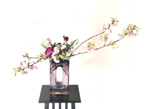 芍薬と関山桜の生け花