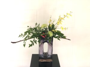 グリーン多めの生け花　姫南天の使い方