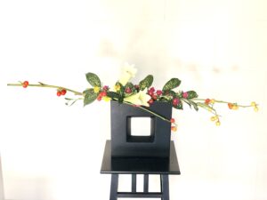 美味しそうだけど、食べられない。花ナスの生け花