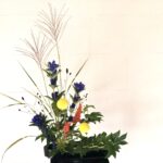 お月見の生け花　すすき、リンドウワレモコウ。秋の花を活ける