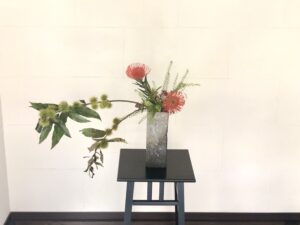 実物(みもの)を活ける 秋の生け花