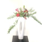 こでまりの生け花 曲線が美しい、春の花木