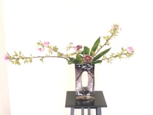 遅咲きの桜 関山桜の生け花