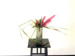 夏の生け花 姫ガマを使って