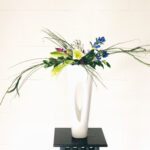 石化エニシダと鉄砲百合の生け花 大きめの作品