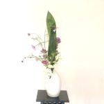 秋の生け花 コスモスとリンドウ