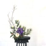 お正月の生け花 玄関や和室には定番の形で華やかに