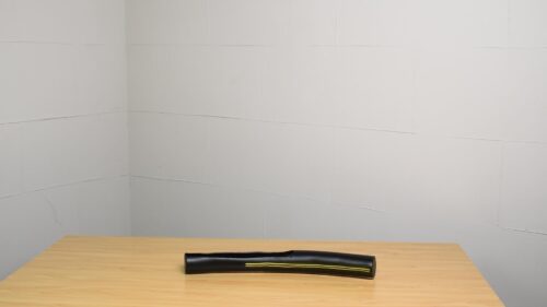横長の筒状の花器