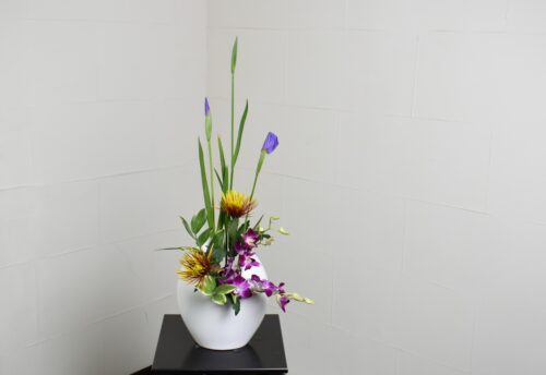 花菖蒲とデコラマムの生け花