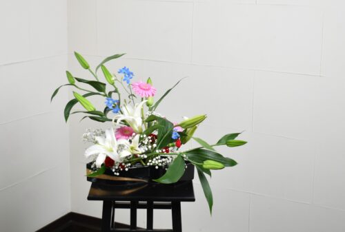 ユリとガーベラの生け花
