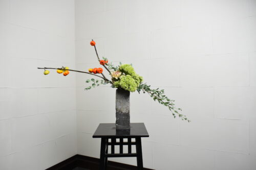 花ナスとケイトウの生け花
