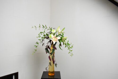 背の高いガラス花器