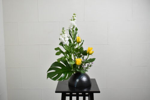 ストックと バラの生け花